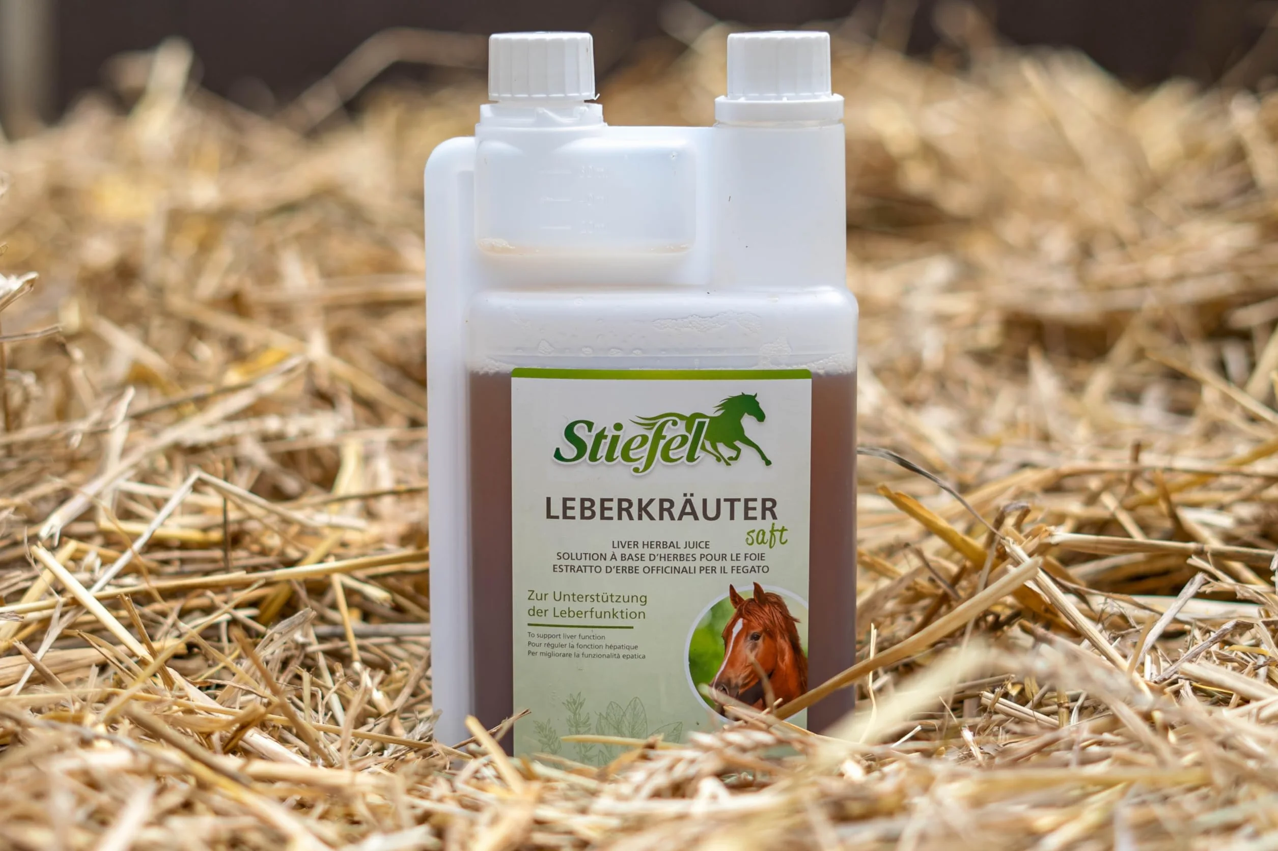 Stiefel Leberkräutersaft für Pferde, aus Einer 100% naturbelassenen Kräutermischung, kann zur Unterstützung der Leberfunktion beitragen, mit Bitter- & Gerbstoffen, flüssig mit Dosierflasche, 1l